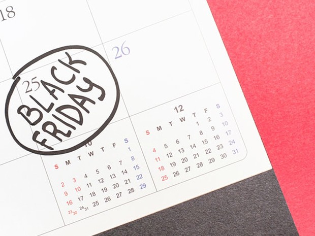 calendario del último fin de semana de noviembre 2022 con el día de Black Friday marcado