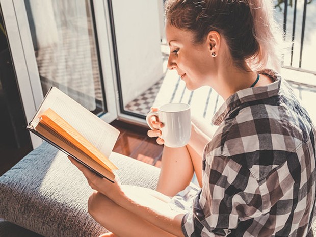 mujer leyendo