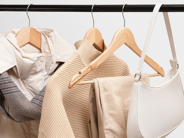Pecha con prendas de ropa básicas como un pantalón, bolso, camiseta y chaqueta