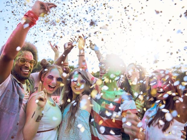 Personas en un festival